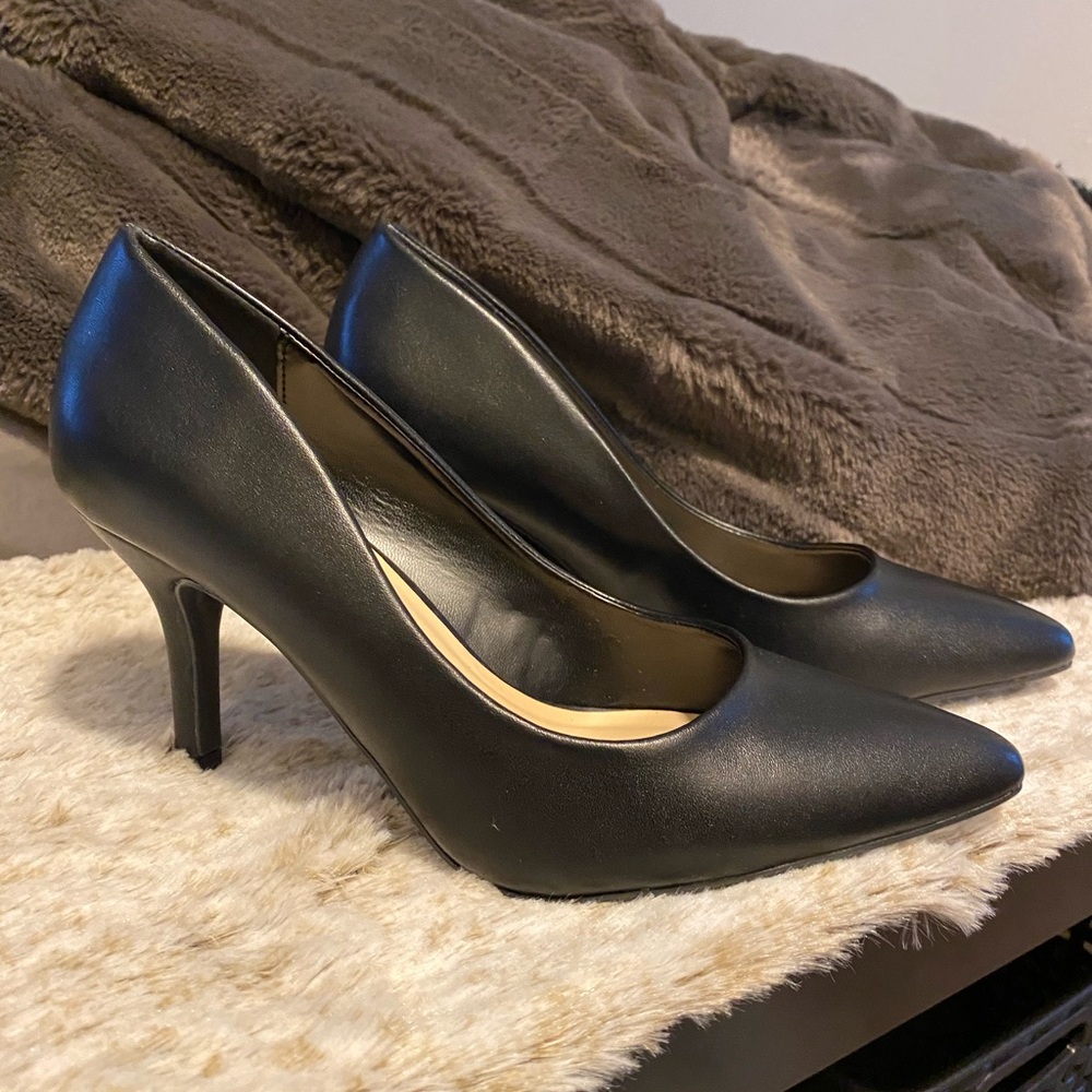Brand new black heels 👠